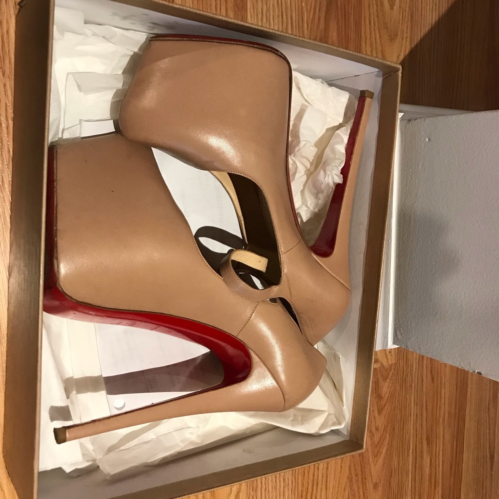 Christian Louboutin beige heels size 38 (8)
